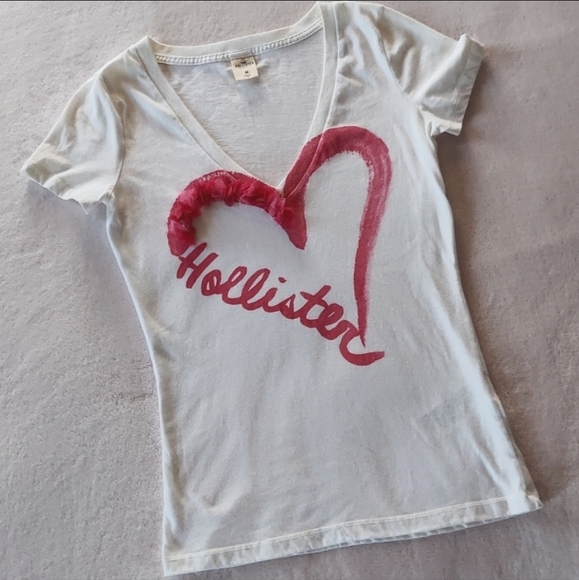 Hollister Tops - Rare Hollister Tulle Pink Heart  Graphic V-neck White Tee Medium